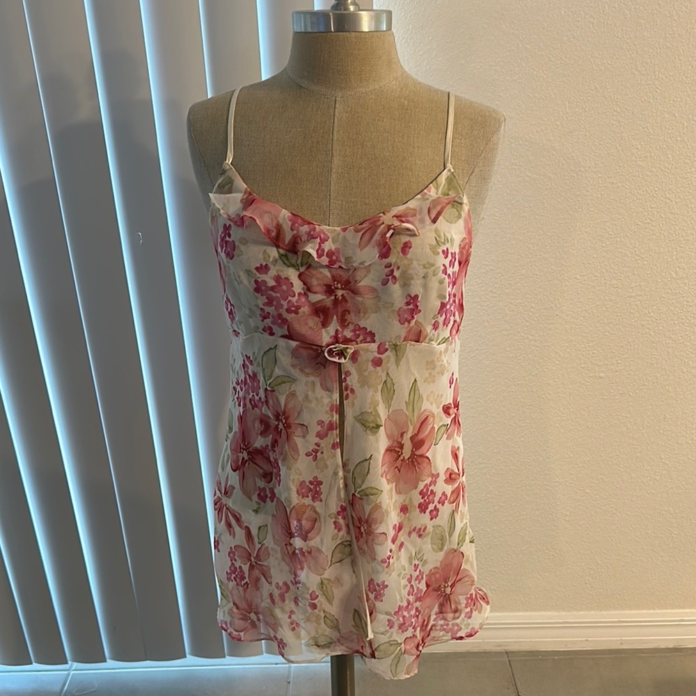 Valerie Stevens Floral Cream and White SPLIT OPEN FRONT Camisole GUC SZ M